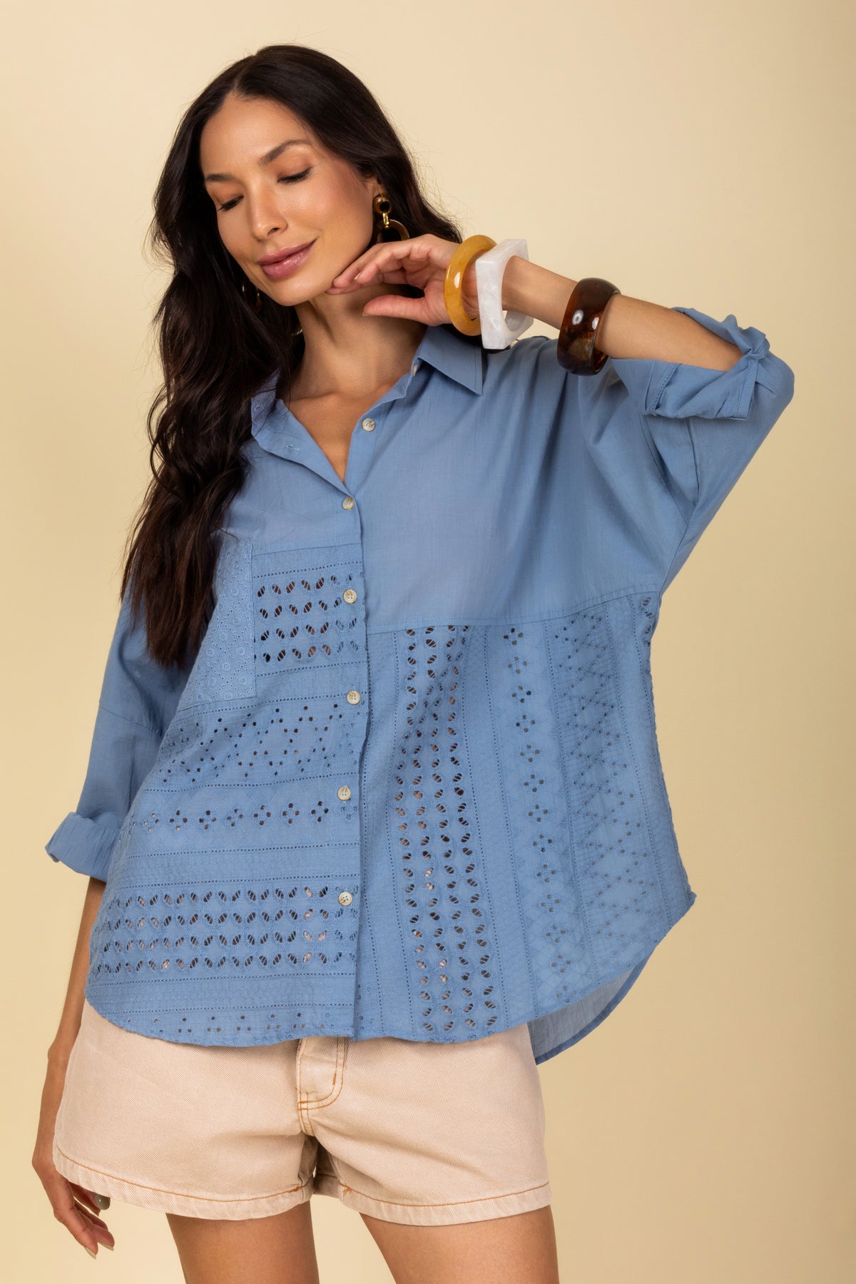 Camisa com Detalhe Rendado