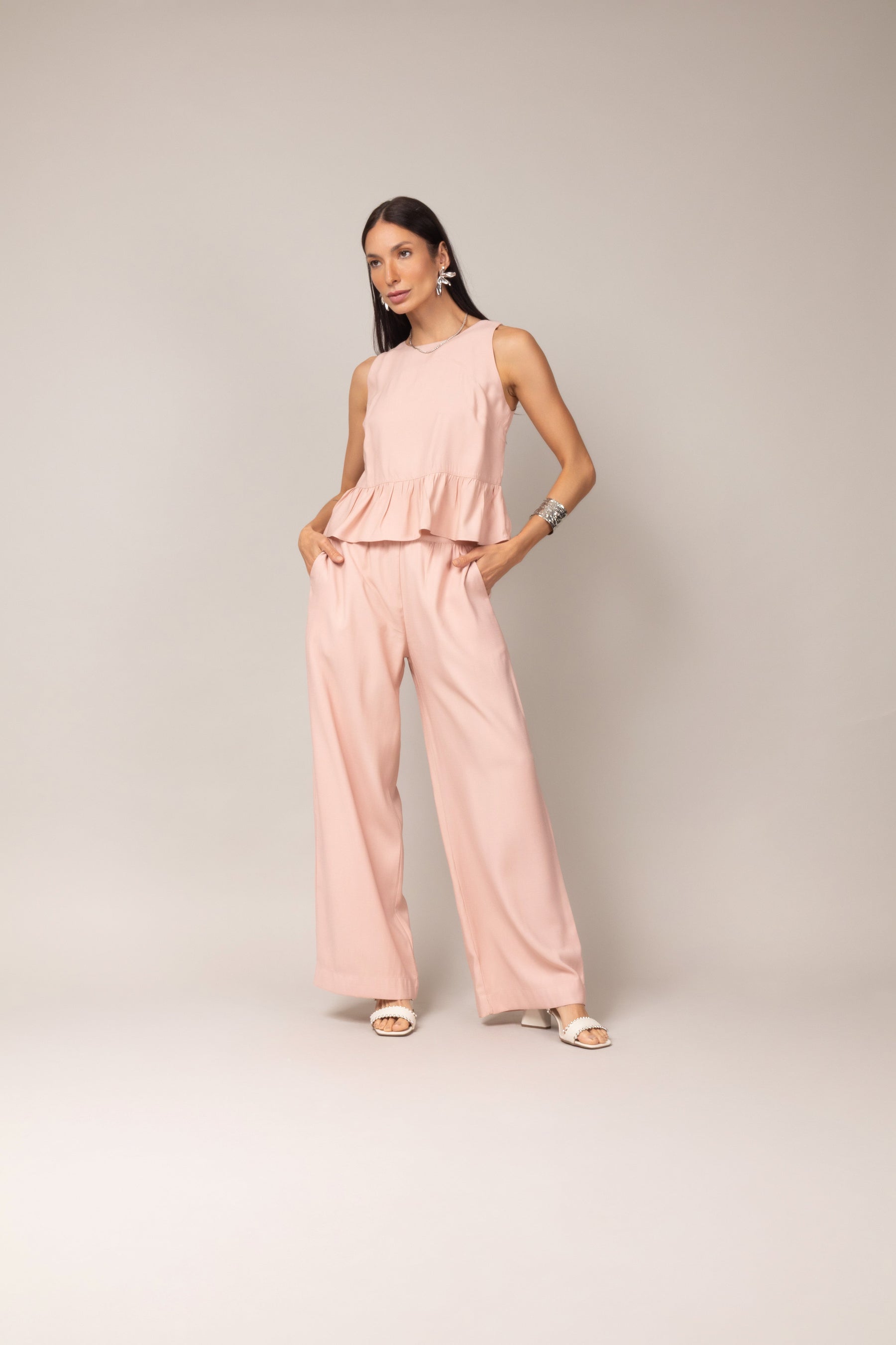 Conjunto com Blusa Peplum e Calça Pantalona