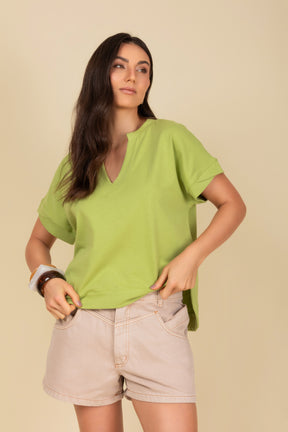 Blusa Decote em V com Manga Dobrada