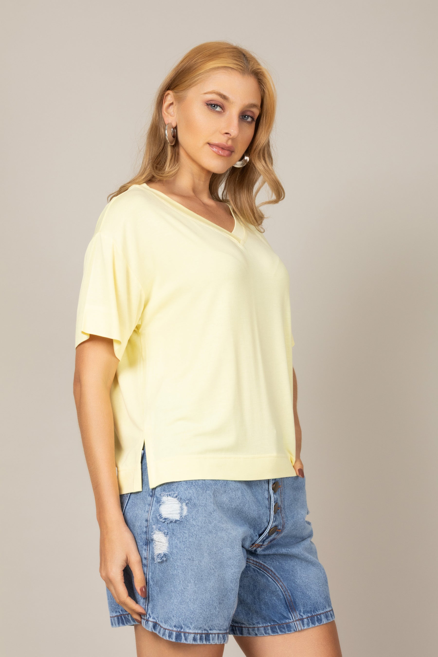 Blusa Básica Decote V em Malha
