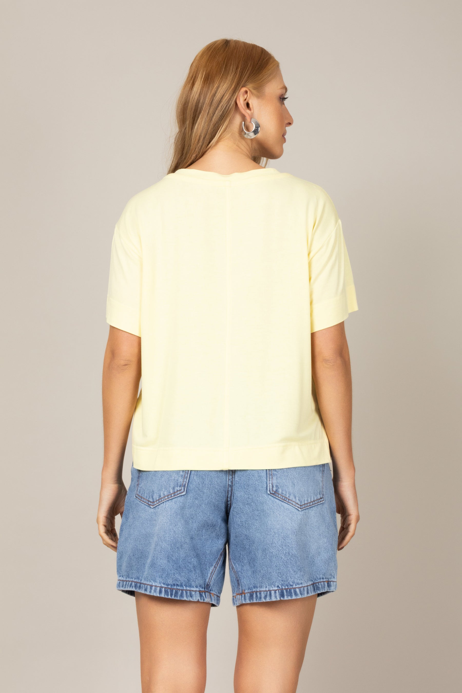 Blusa Básica Decote V em Malha