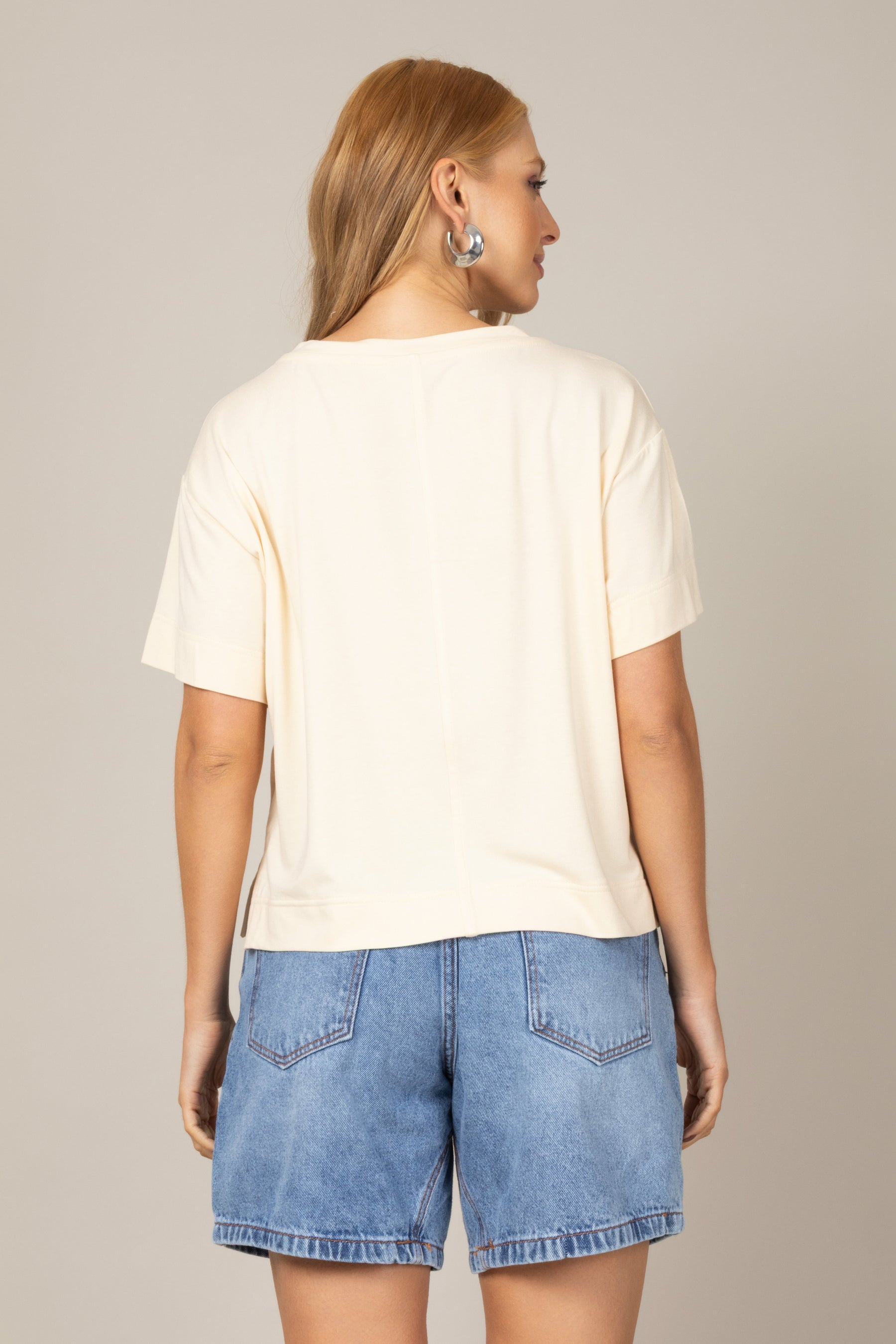 Blusa Básica Decote V em Malha