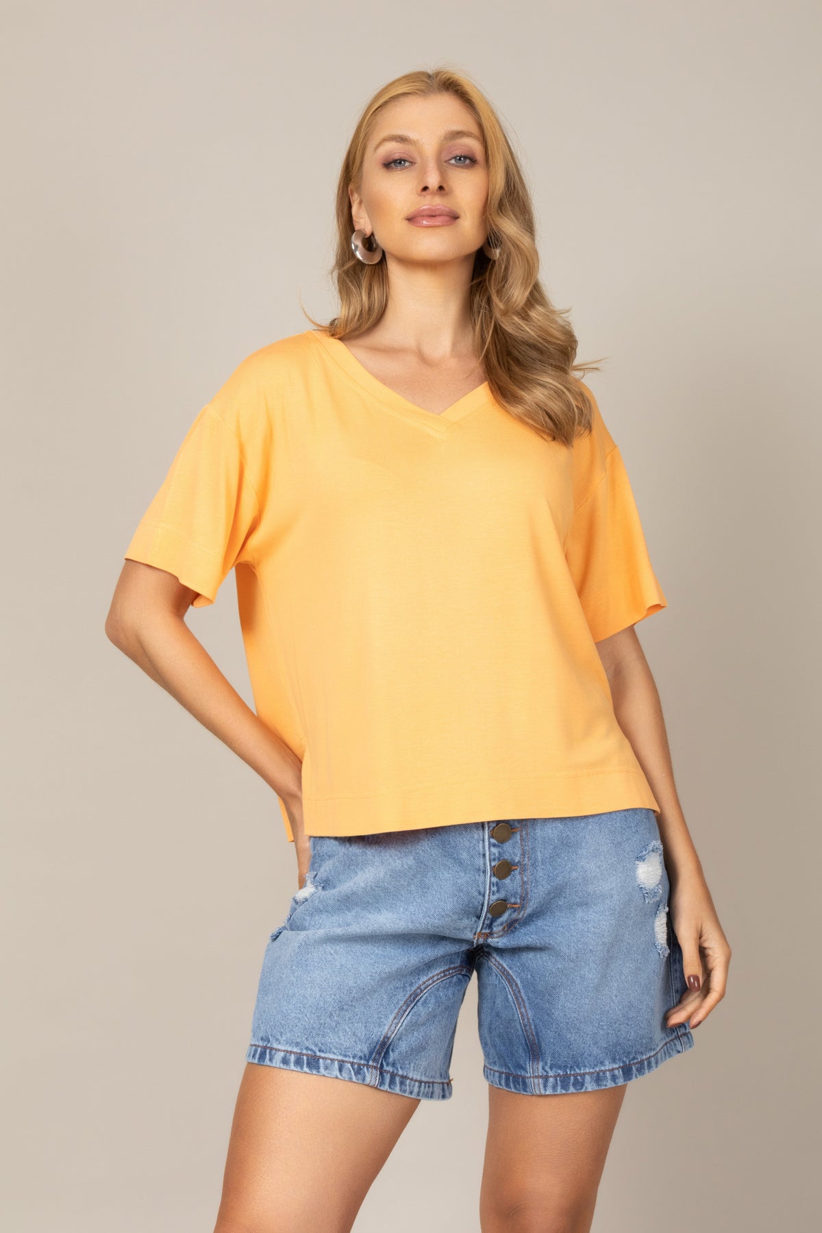 Blusa Básica Decote V em Malha