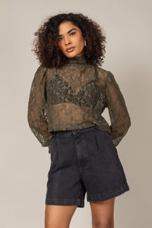 Blusa em Renda com Mangas Bufante