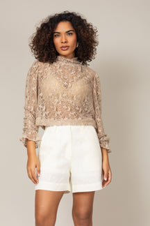 Blusa em Renda com Mangas Bufante