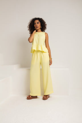 Conjunto com Blusa Peplum e Calça Pantalona